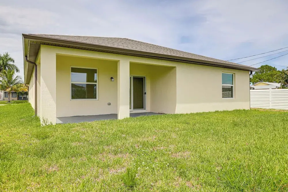 Beach-hop & Golf! Port St Lucie Apt w/ Shared Yard