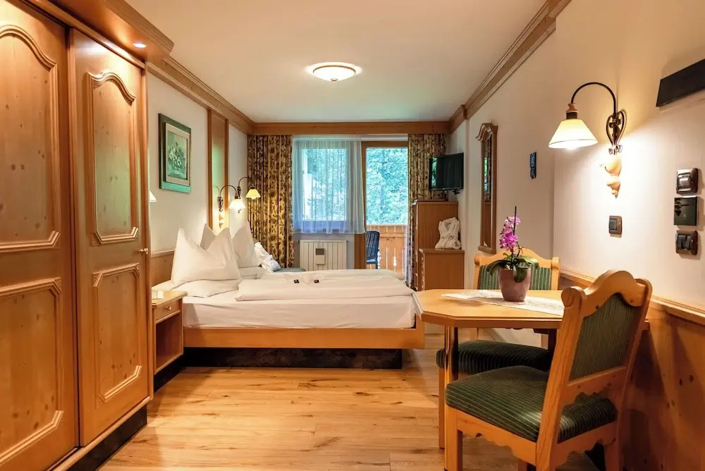 Superior Double room with balcony (full double bed)