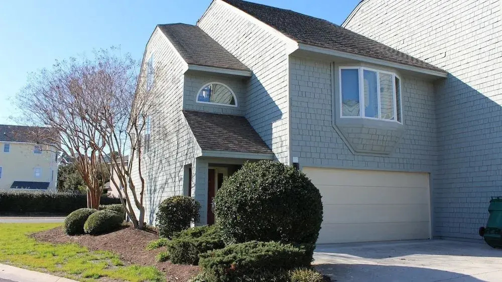 No Worries - 4 Br home by RedAwning
