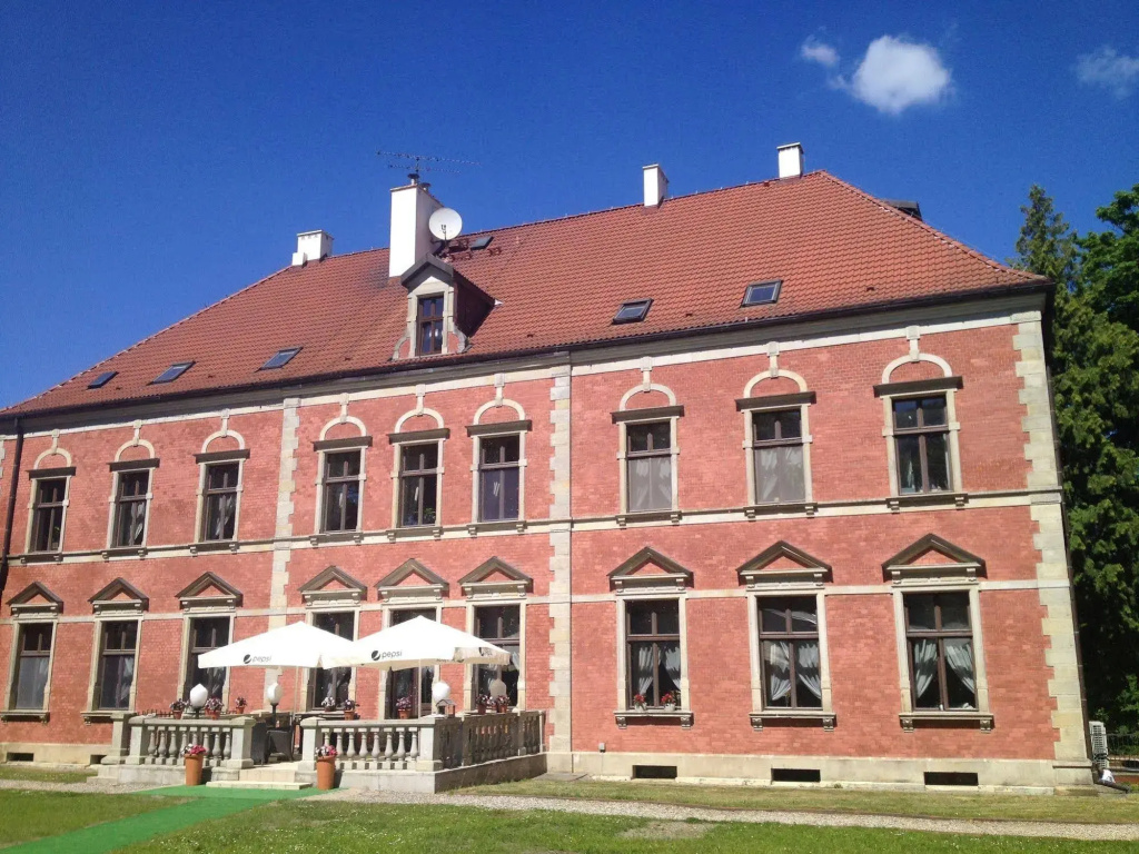 Lezno Palace