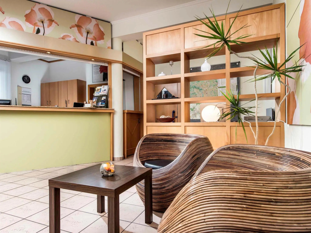 Lobby & Reception