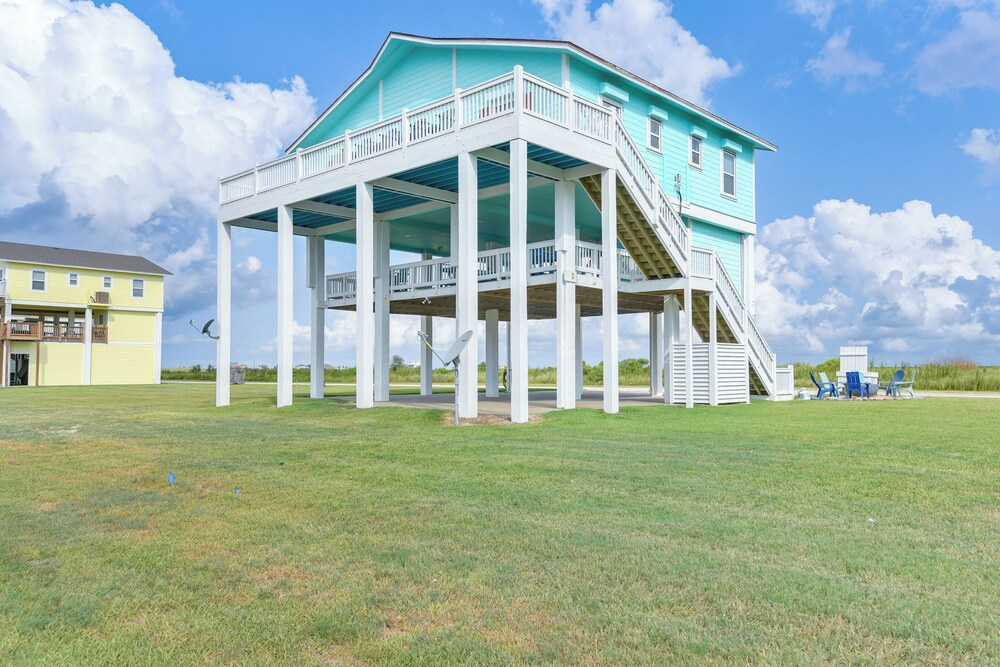 Walk to Beach: Home w/ Hot Tub & Deck in Gilchrist