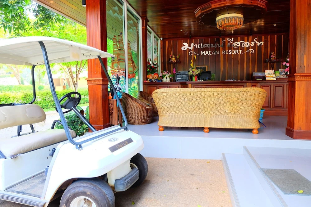 Lobby & Reception