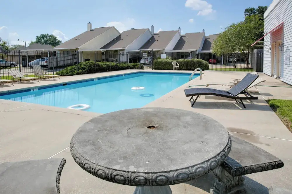 Baton Rouge Townhome w/ Pool Access - 7 Mi to Lsu!