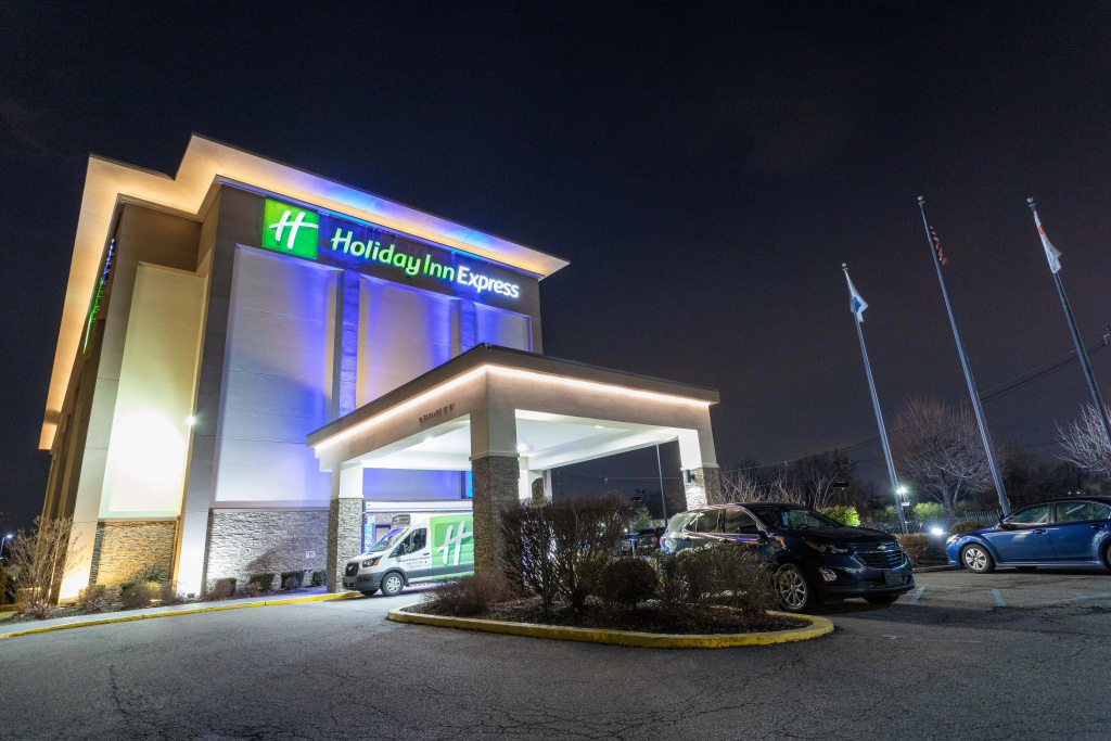Holiday Inn Express Newark Airport Elizabeth by IHG