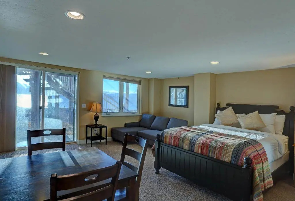 Double Studio (full double bed)