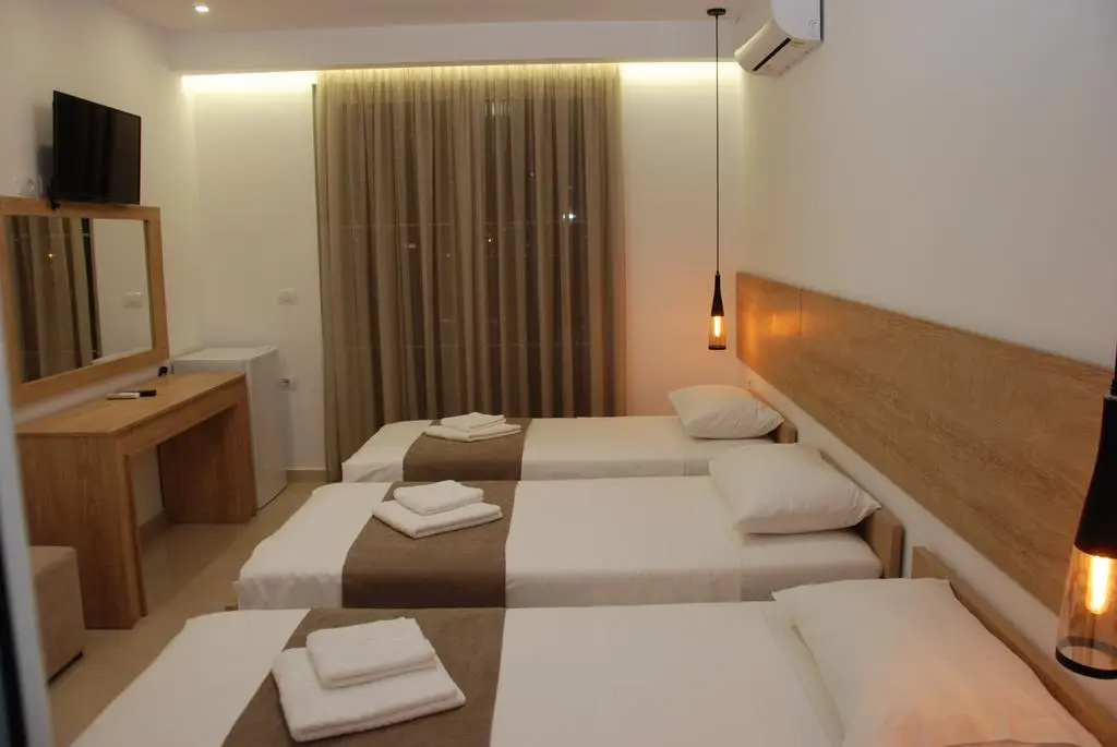 Standard Triple room with sea view