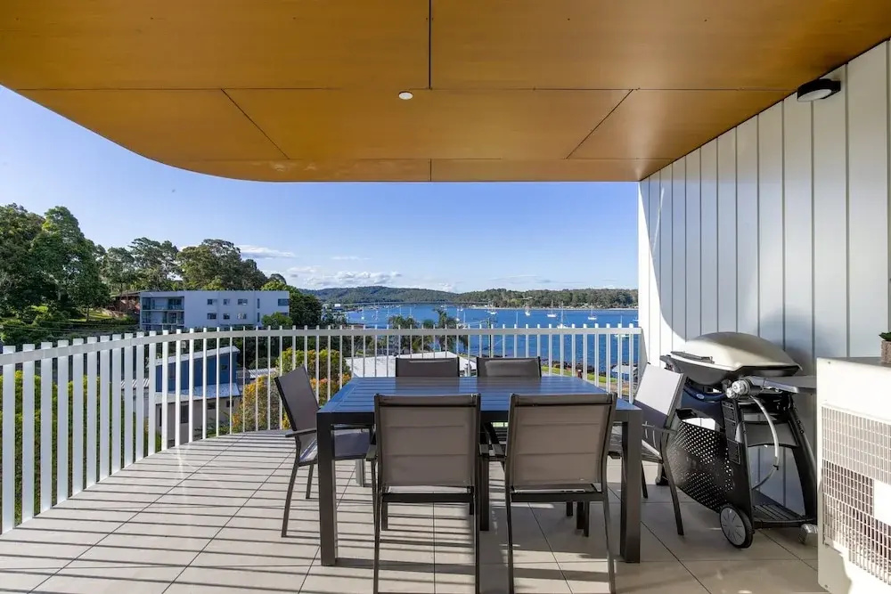 Bay View 2-bedroom Apartment With BBQ