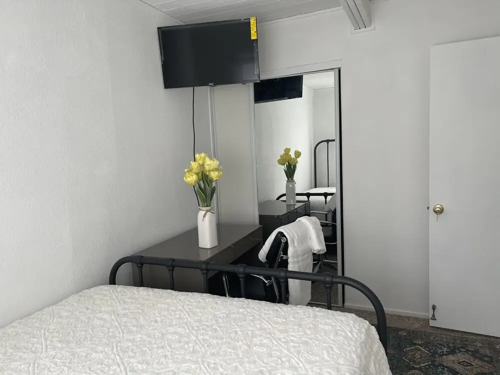 Economy room