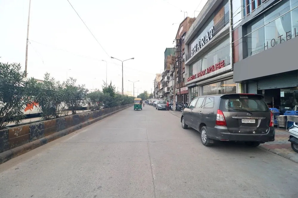 OYO 19392 Hotel Lexis