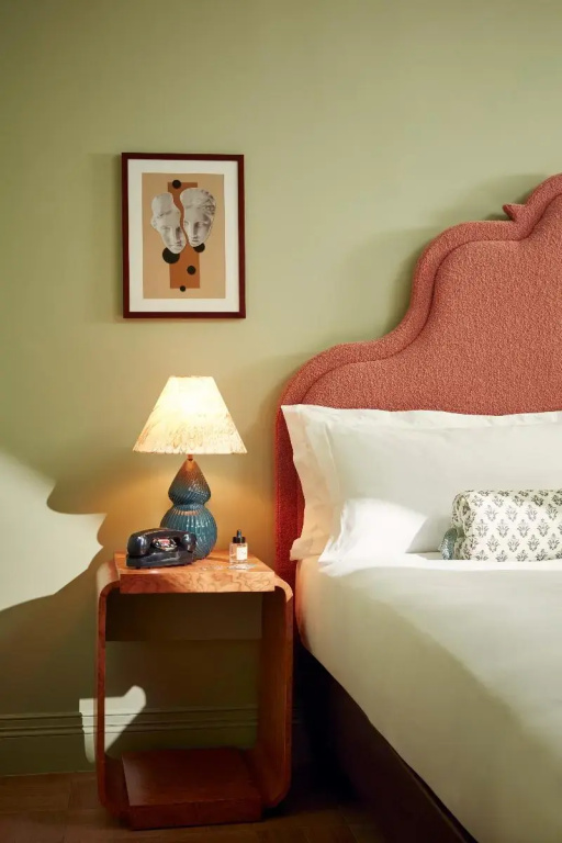 Snug Double room (full double bed)