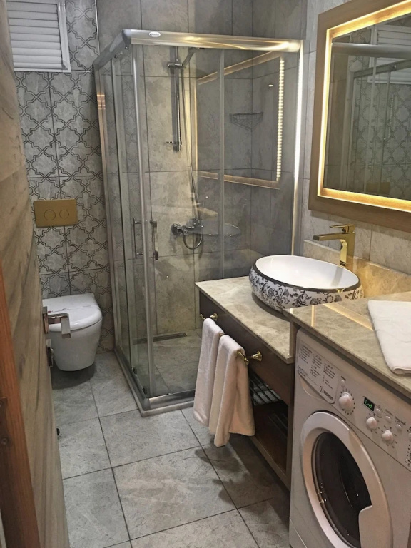 Double Suite (full double bed)