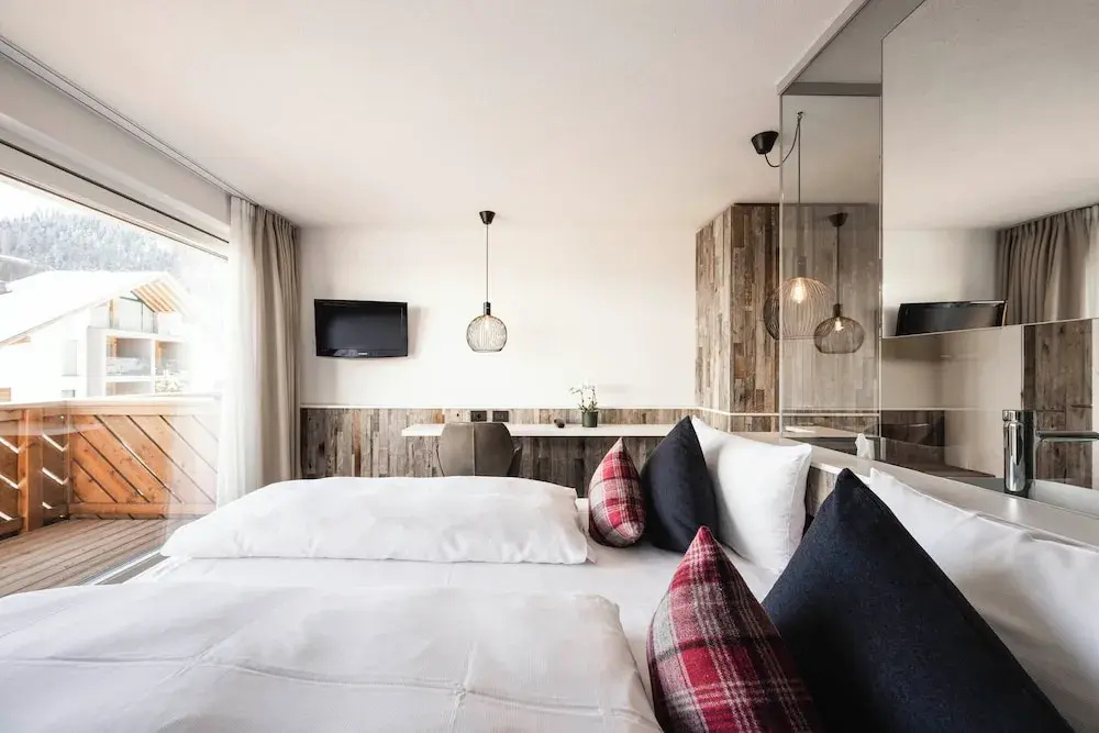 Standard Double room with balcony (full double bed)