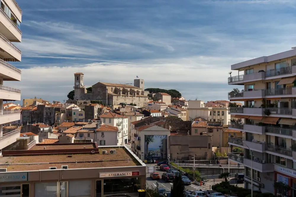 Modern 3 Bedroom 3 Bathroom Apartment for Rent Near Cannes Old Town Walking Distance to Palais - 2000