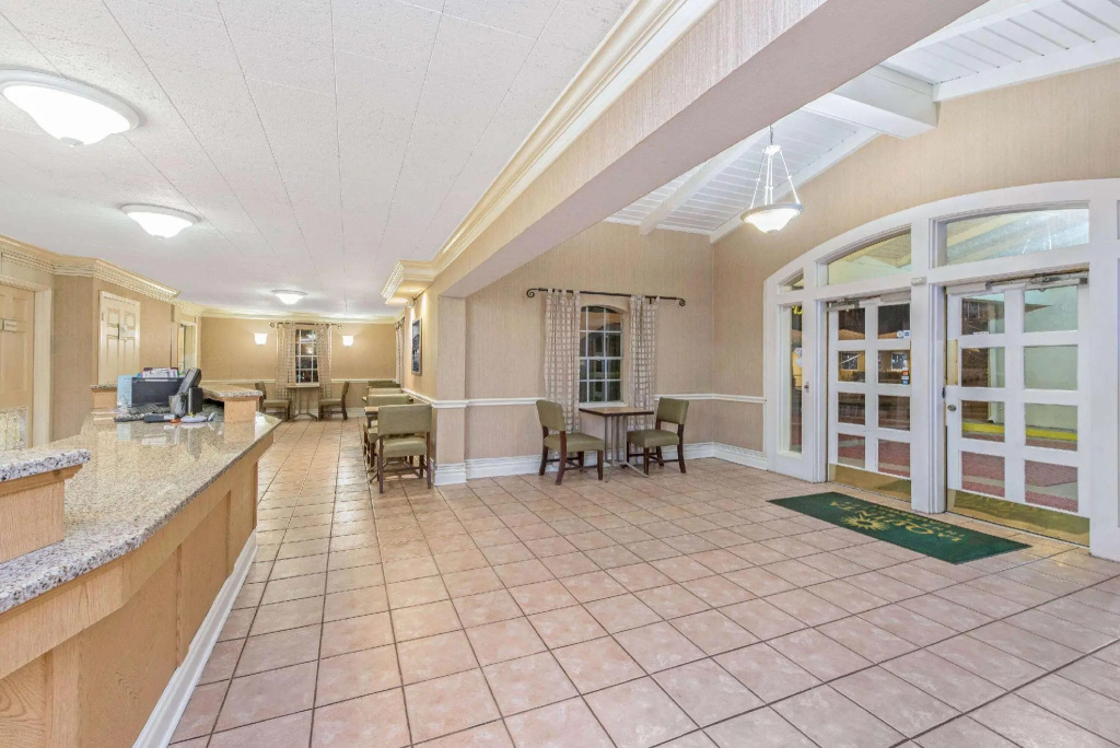 Lobby & Reception
