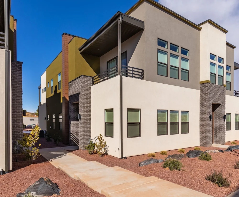 Villa #28 At Bloomington Country Club 4 Bedroom Townhouse by Redawning, St. George