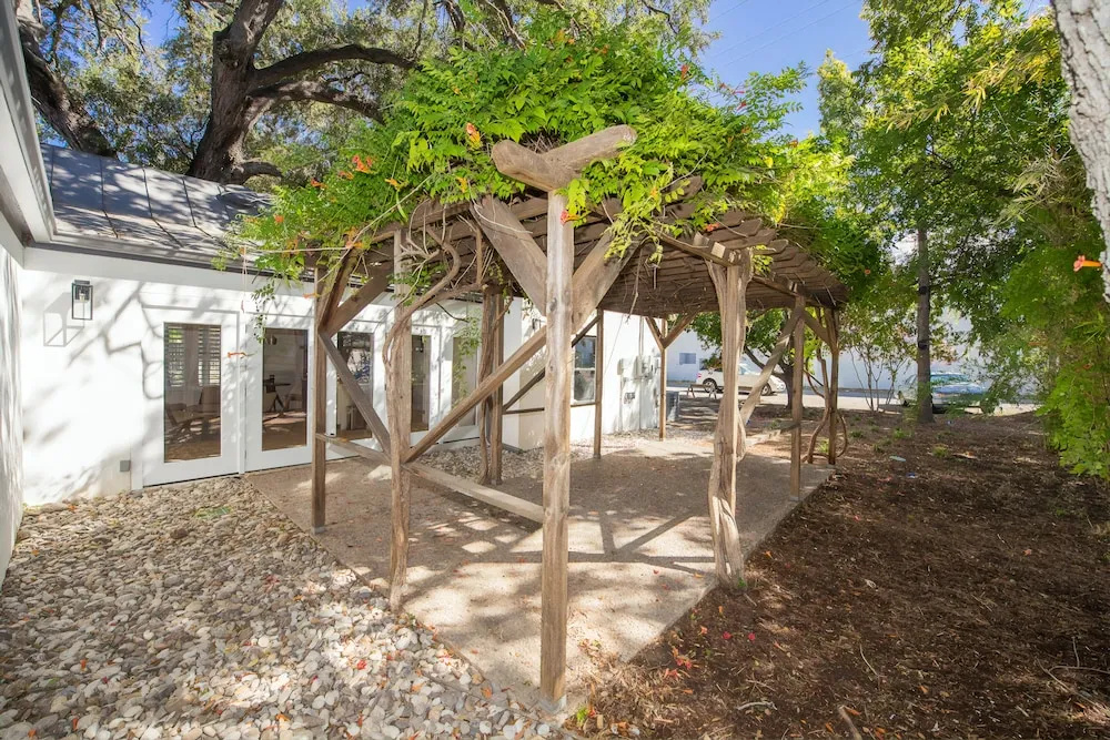 Benson Guest House - фото 11