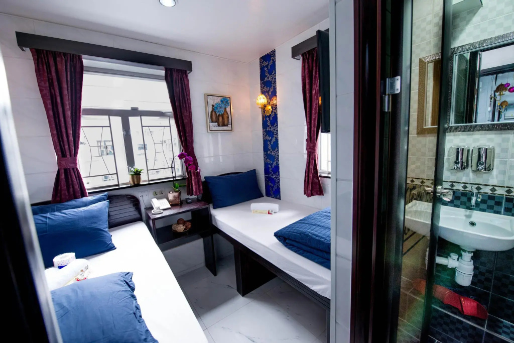 Standard Triple room