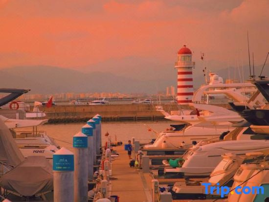 Bay as beautiful as hometown (Sanya Longwan Station Store)