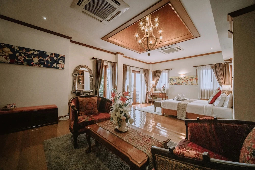 Номер Deluxe с видом на бассейн в Baan Huen Phen