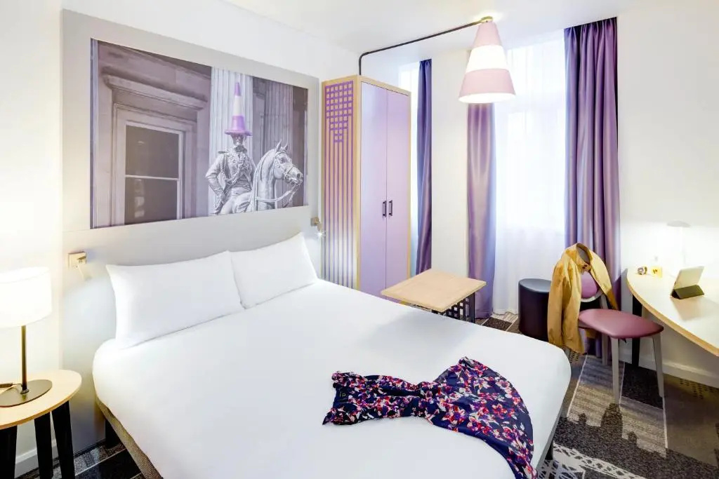 IBIS STYLES GLASGOW Room Type - Standard Double room (full double bed)