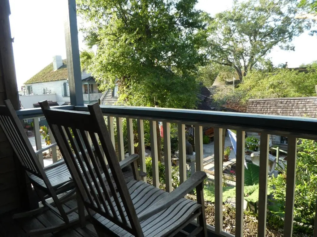 Deluxe Double room with balcony (full double bed)