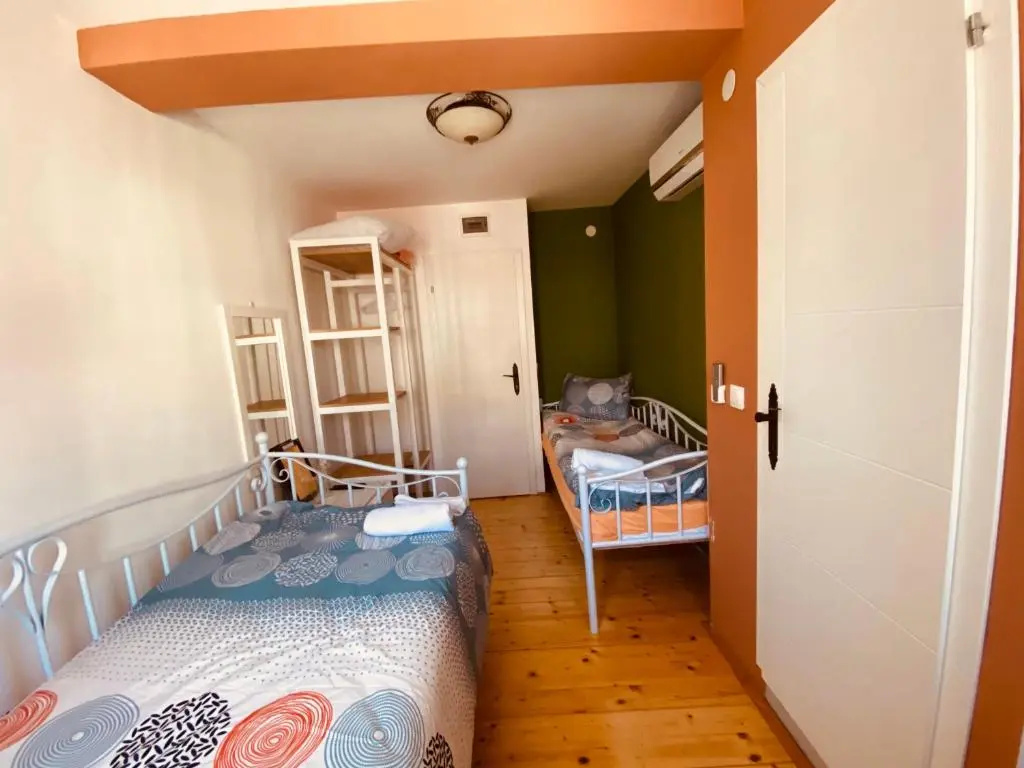 Economy room