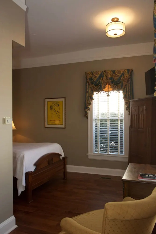 Economy room