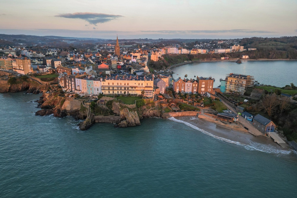 Belle Vue Court - 2 Bedroom Apartment - Tenby