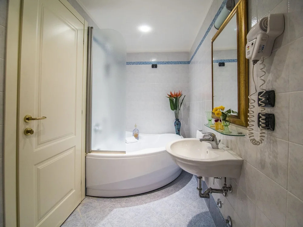 Comfort room