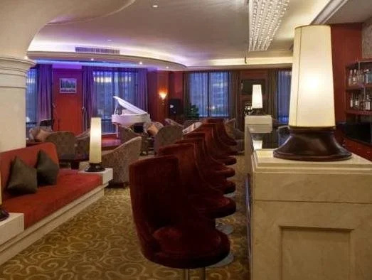 Golden Eagle Summit Hotel