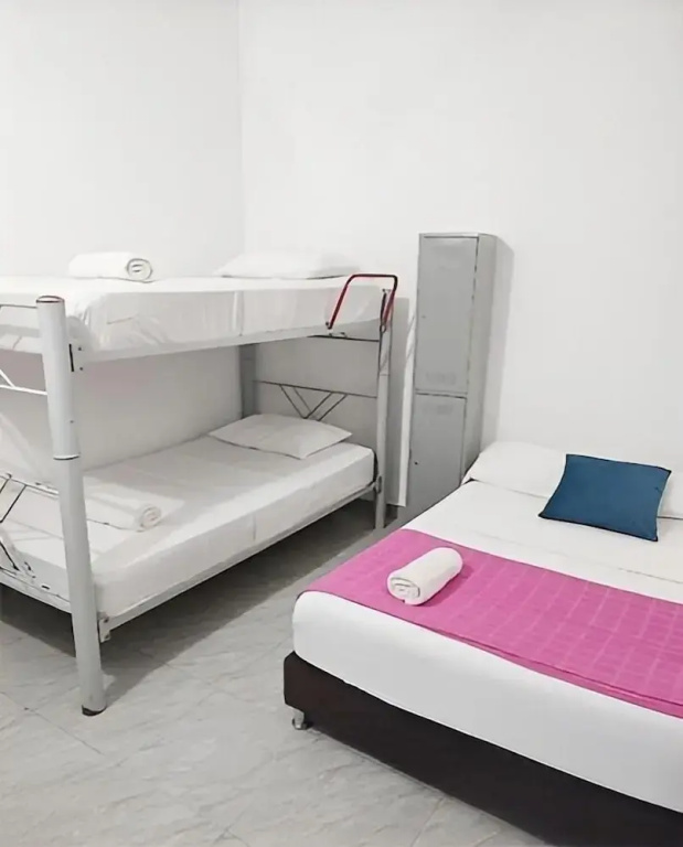 1 Bedroom Standard Quadruple Family room