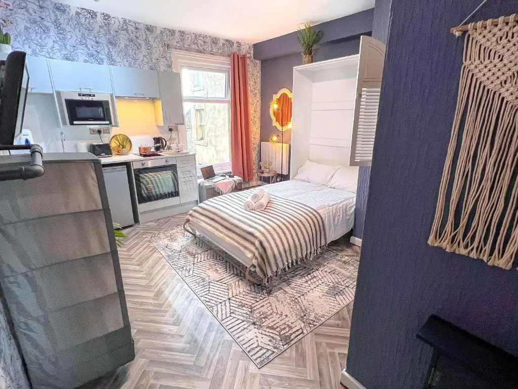 Deluxe Double Studio (full double bed)
