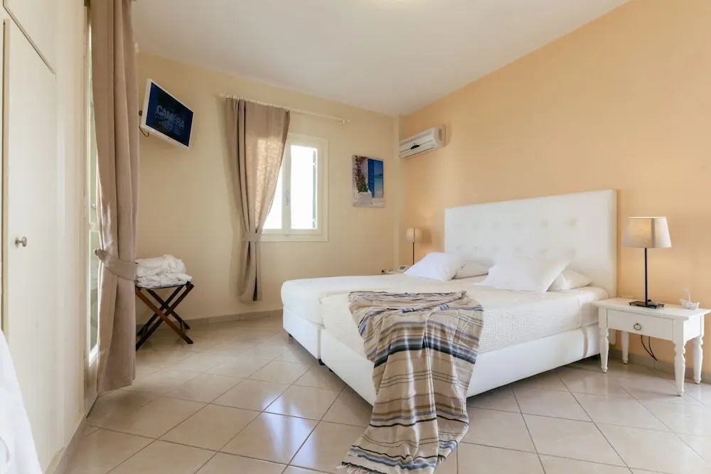 Standard Double room with balcony (full double bed)