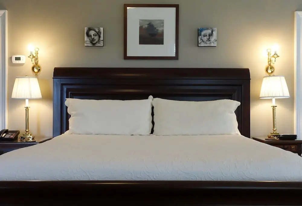 Standard Double room with balcony (full double bed)