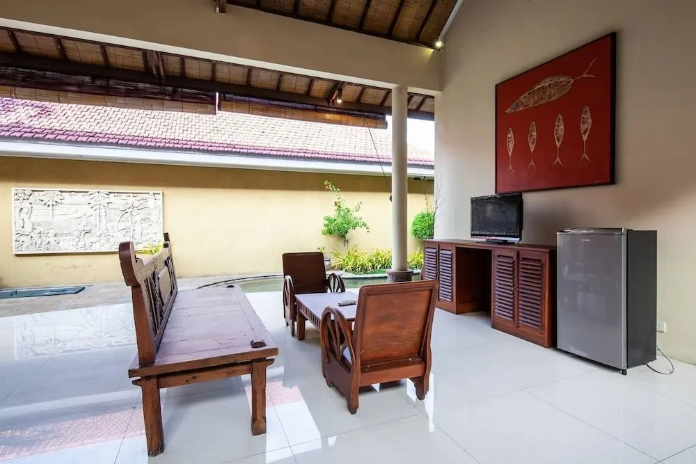 9-BR Private Pool Villa Walk to Seminyak Beach
