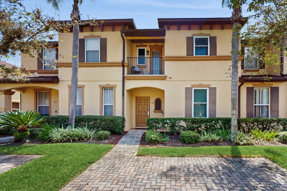 Spacious Dog-friendly 3bed/3 Bath Townhome With Screened in Lanai Near Disney