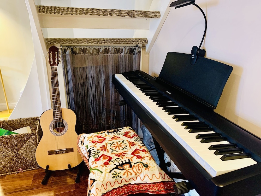 Lovely 2-bed House in Bramley With Field View