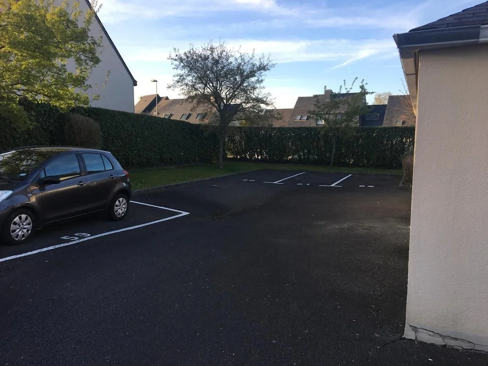Chic Appartement avec Terrasse, Parking Privatif