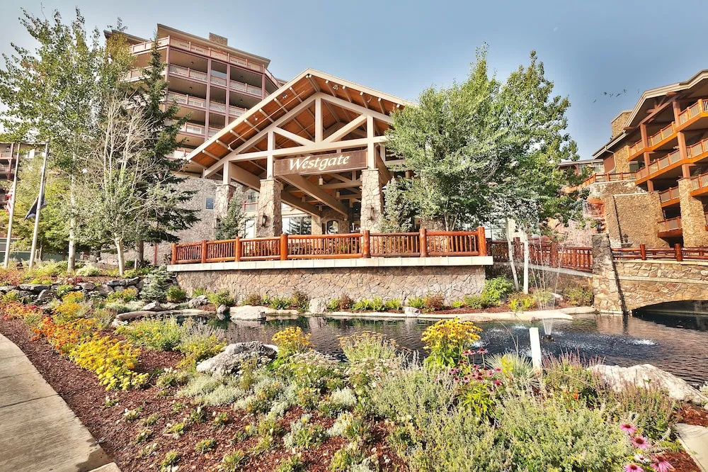 3701a Westgate 1 Bedroom Condo by RedAwning
