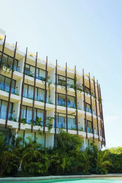 Mistiq Gardens