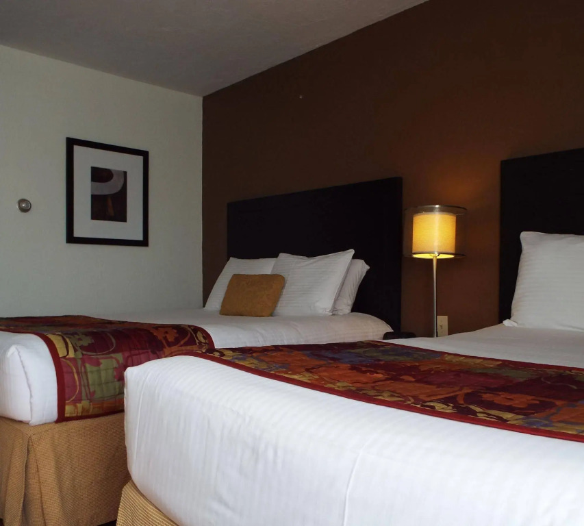 The Shores Inn & Hotel - фото 3