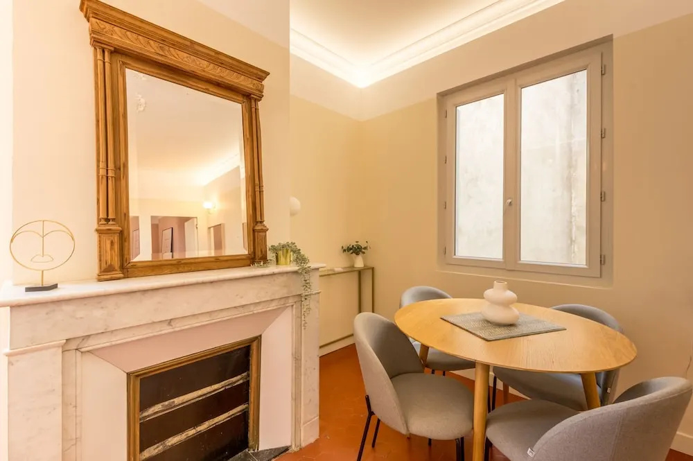 Voir la photo 1 — Suite Com die - Premi re Conciergerie