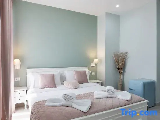 Deluxe Double room (full double bed)