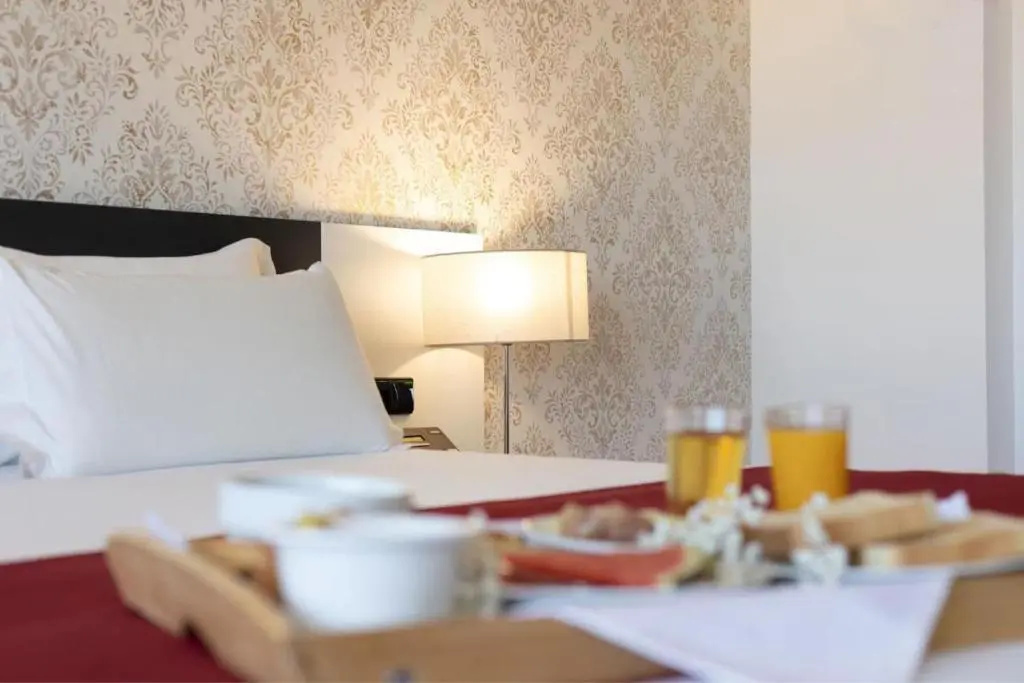 Urban Hotel Amadeos - Chambres