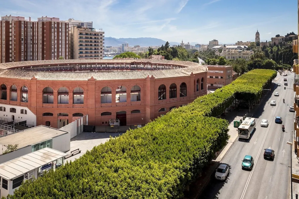 Plaza de Toros II - Recently Renovated Condo in Malaga Centre, Sea Views, 5 Mins Walk to Beach