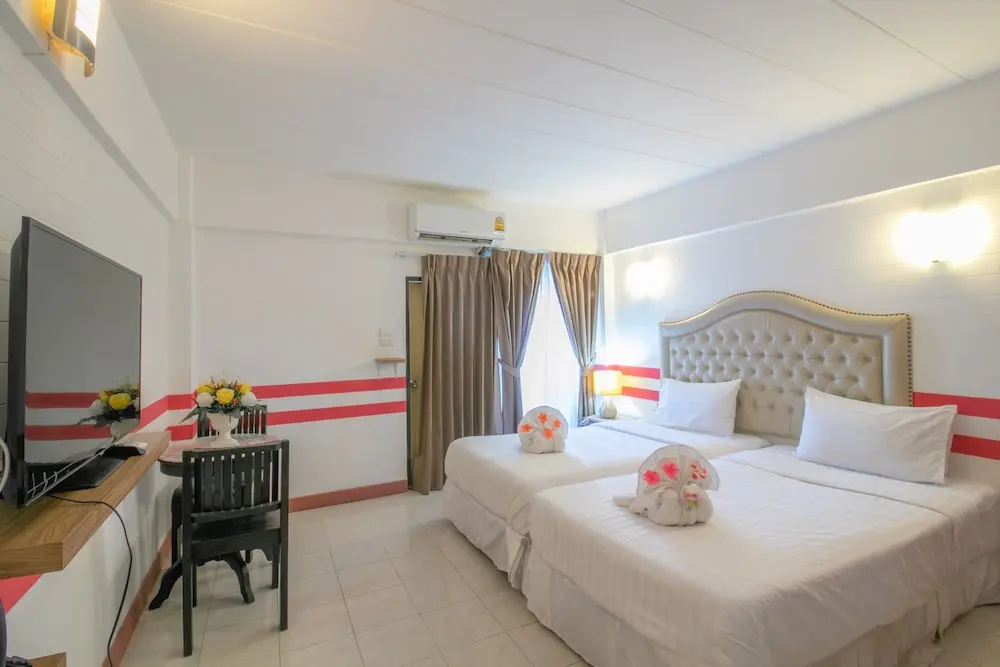 Deluxe Double room with balcony (full double bed)