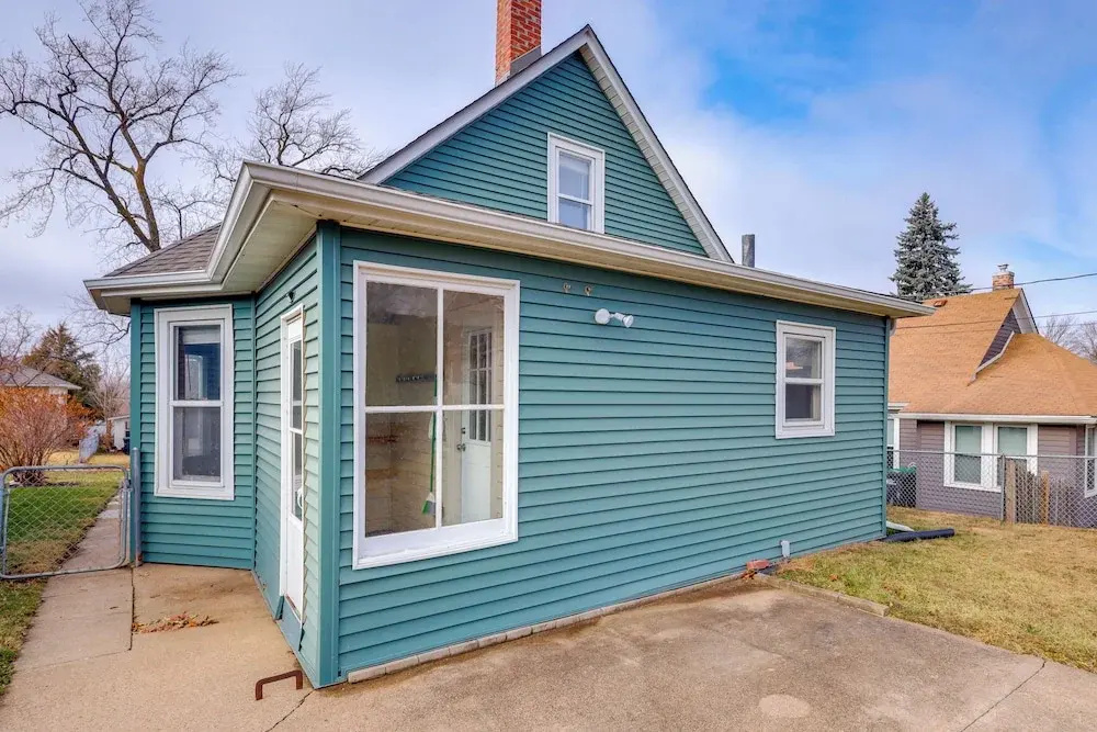 Walk to Nightlife District! Omaha Benson Bungalow