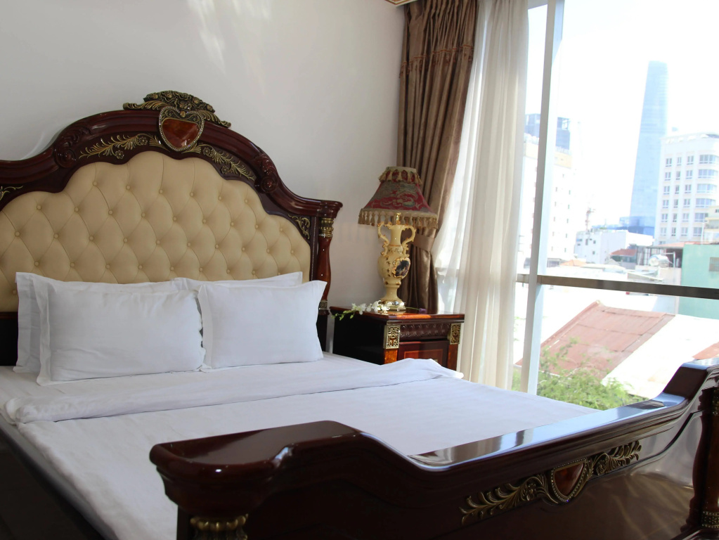 Happyland Hotel - Général