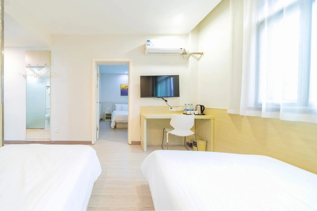 Double Suite (twin beds)